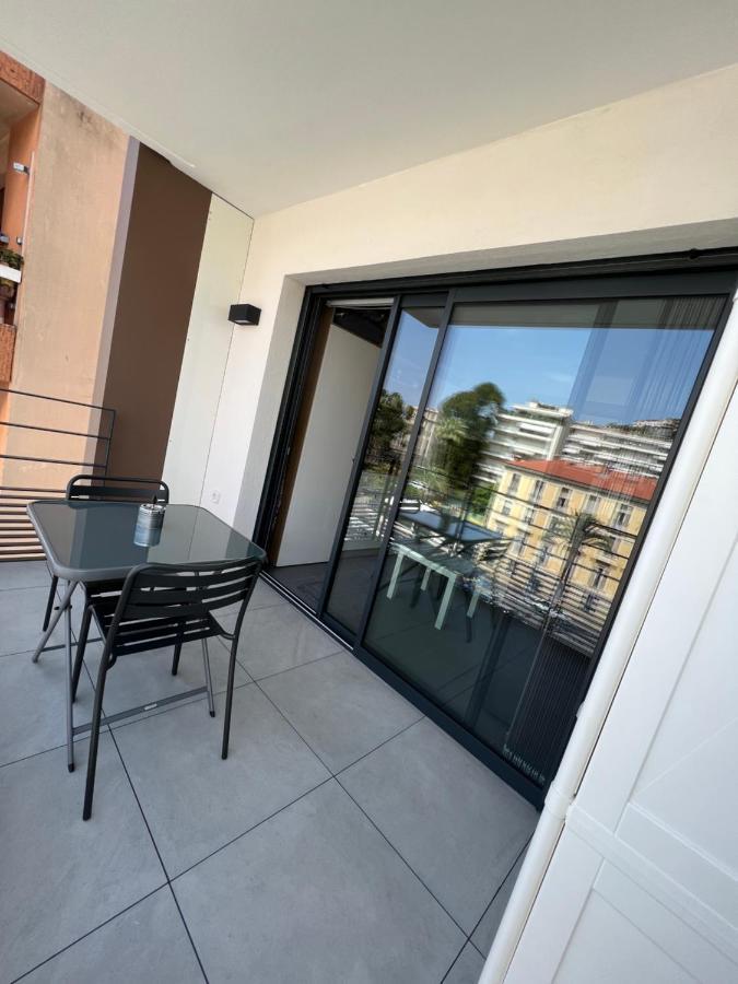 Appartement Tout Equipe Centre Ville Мантон Екстер'єр фото